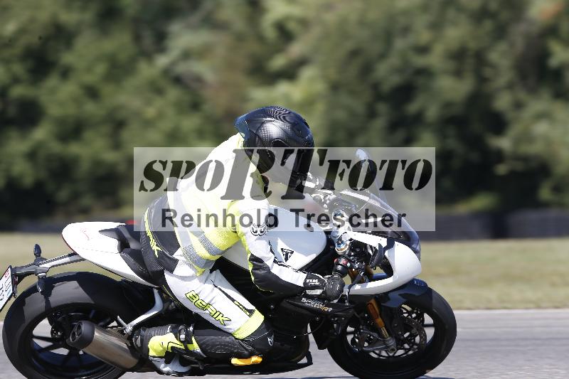 Archiv-2025/49 26.08.2025 Cornu Master School ADR/blau-bleu/0-3